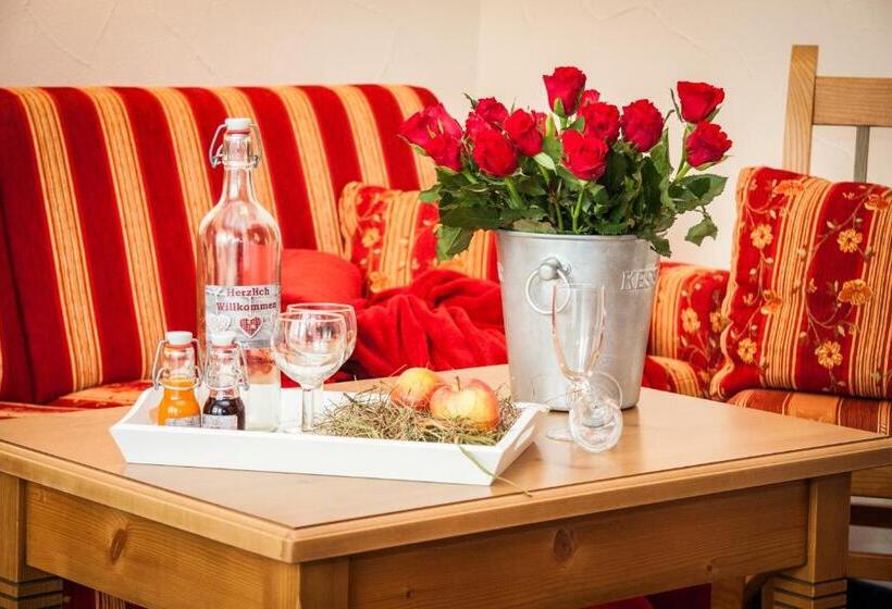 غرفة عائلية كلاسيكية, Haller S Post