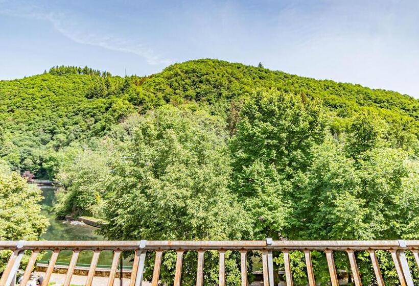 اتاق استاندارد سه نفره, Le Postillon