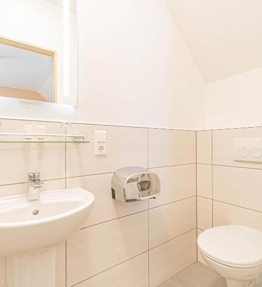 اتاق استاندارد سه نفره, Le Postillon