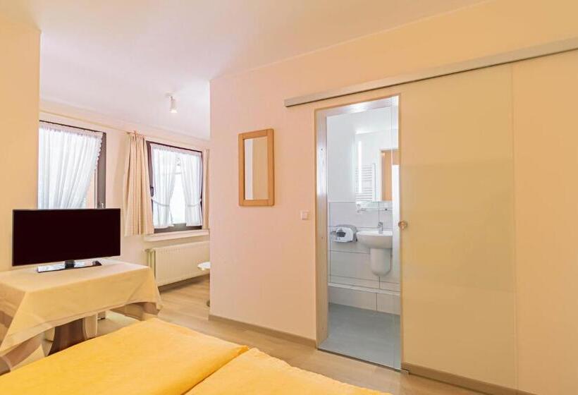 Номер Стандарт, Le Postillon