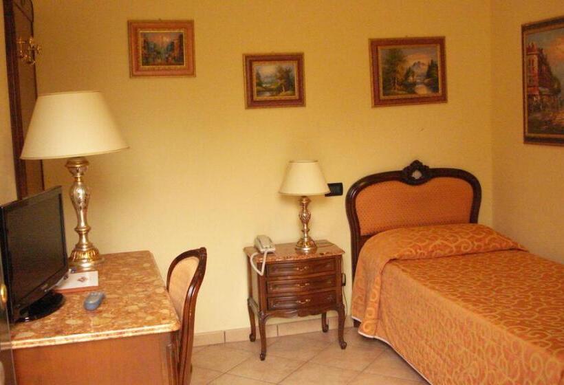 标准三人间, Magnagallo