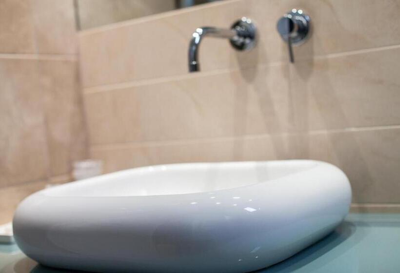 싱글 디럭스 룸, Michelangelo