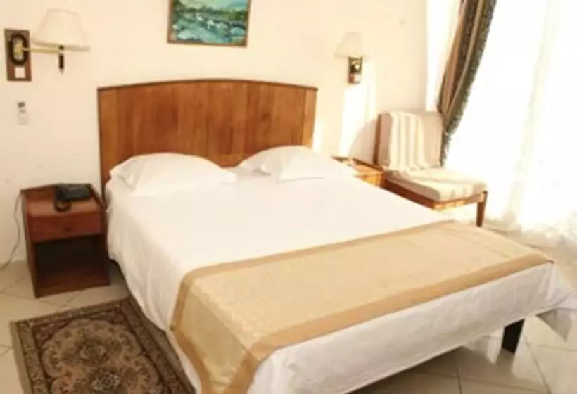 Habitación Estándar, Retaj Moroni
