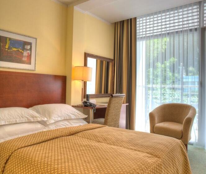 اتاق اکونومی, Rivijera