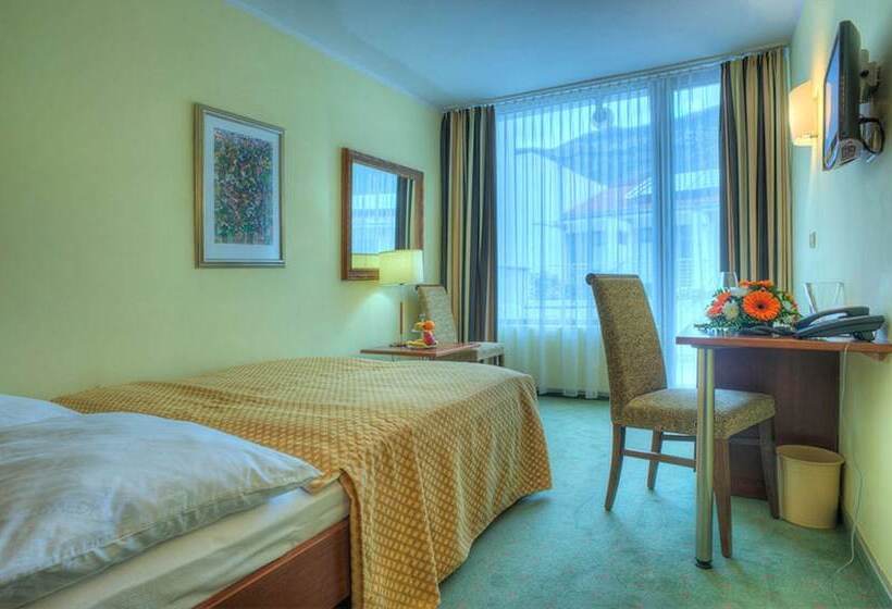 اتاق اکونومی, Rivijera