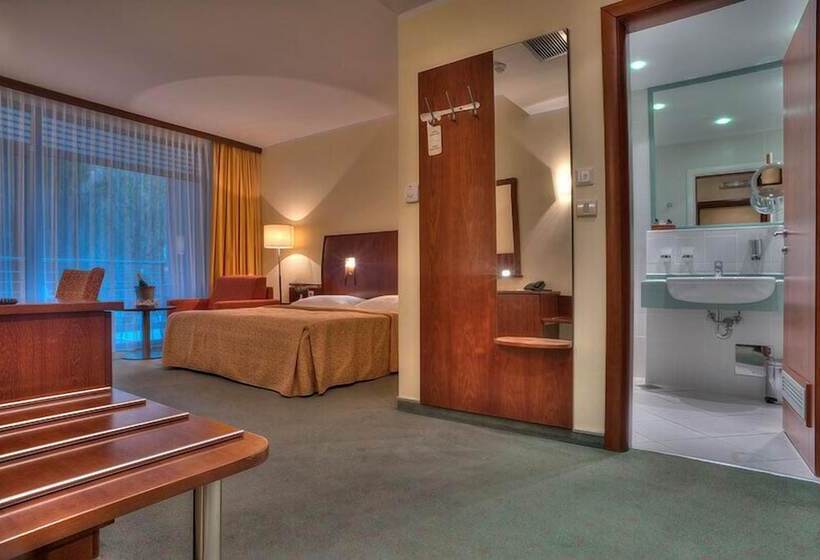 اتاق استاندارد سه تخته با بالکن, Rivijera