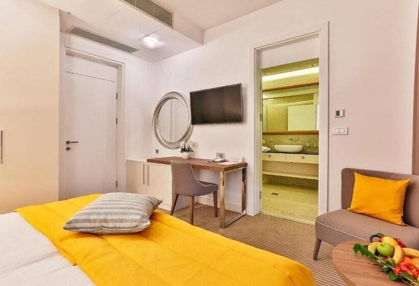 سوییت لوکس, Rivijera