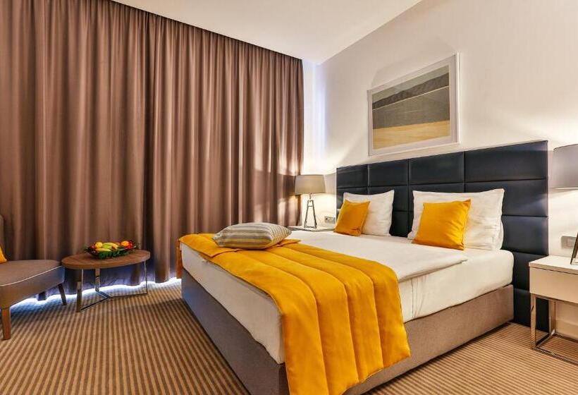 سوییت سوپریور, Rivijera