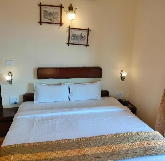 חדר סטנדרט נוף לבריכה, The Dhanhills   A Valley View Hotel In Panchgani