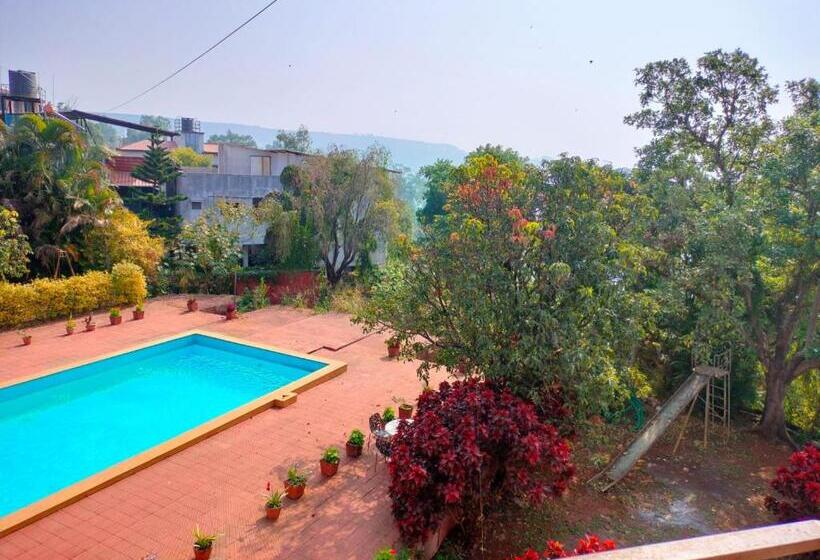 Quarto Deluxe com Sacada, The Dhanhills   A Valley View Hotel In Panchgani
