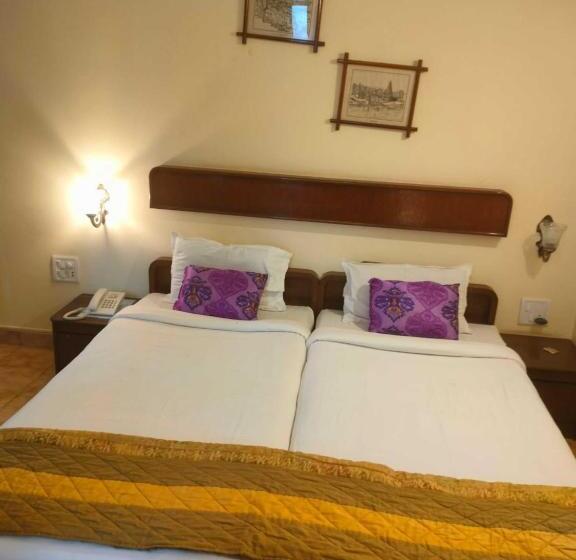 חדר דלוקס עם מרפסת, The Dhanhills   A Valley View Hotel In Panchgani