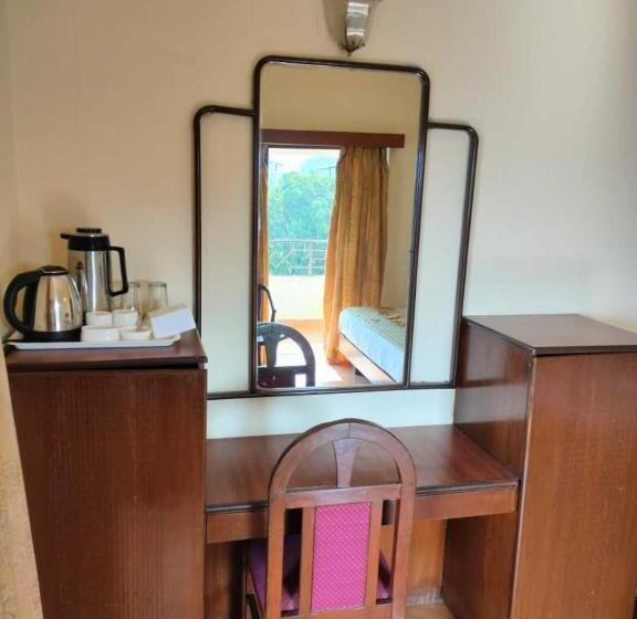Quarto Estandar Cama King, The Dhanhills   A Valley View Hotel In Panchgani
