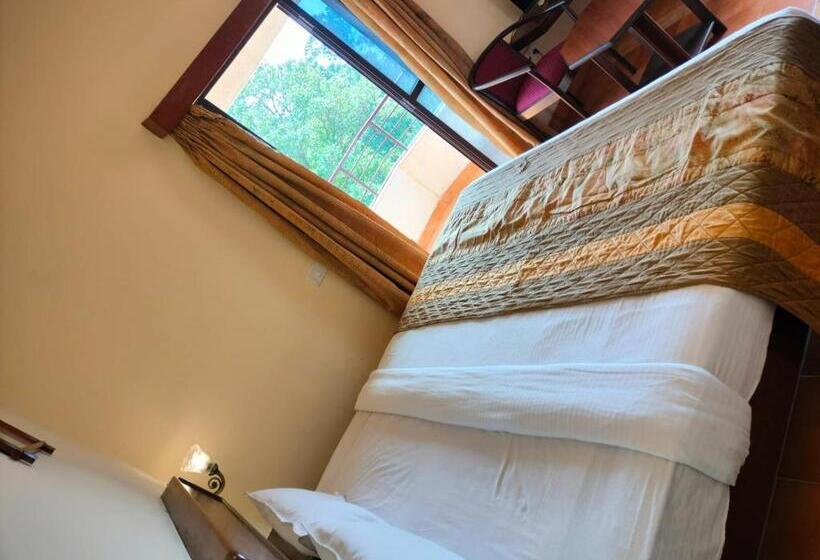 Quarto Estandar Cama King, The Dhanhills   A Valley View Hotel In Panchgani