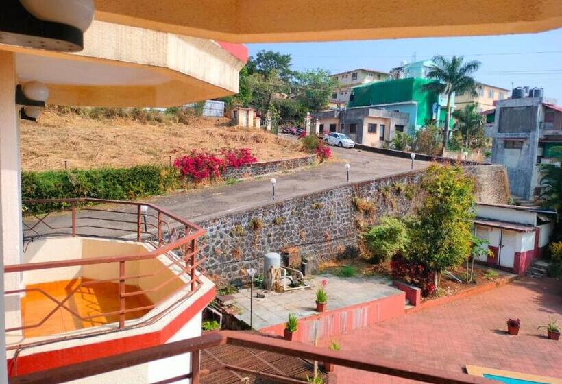 חדר סטנדרט נוף לבריכה, The Dhanhills   A Valley View Hotel In Panchgani