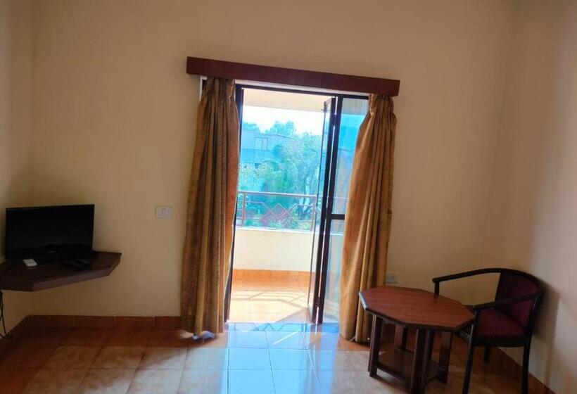 חדר דלוקס נוף בריכה, The Dhanhills   A Valley View Hotel In Panchgani