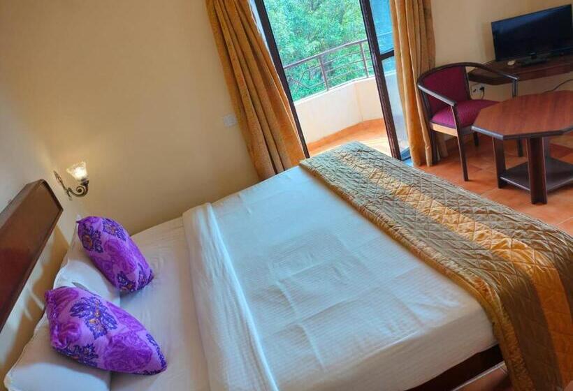 Номер Deluxe Вид на Бассейн, The Dhanhills   A Valley View Hotel In Panchgani