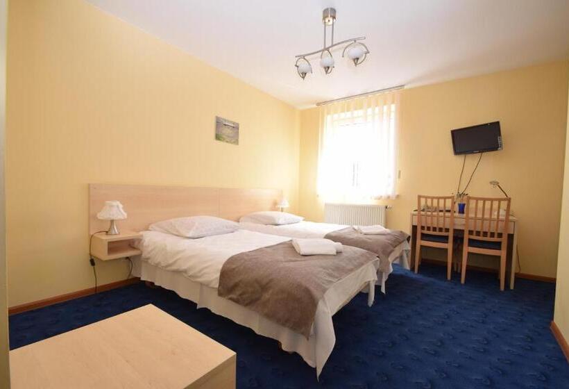 اتاق استاندارد, Tomas