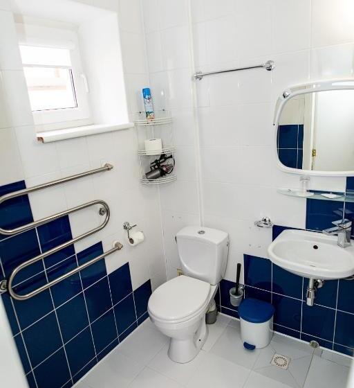 اتاق استاندارد یک نفره, Tomas