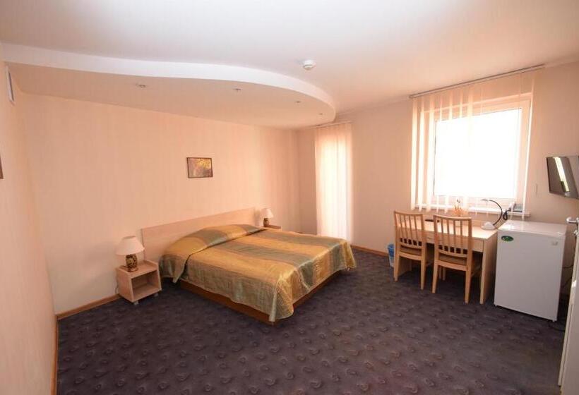 اتاق استاندارد, Tomas