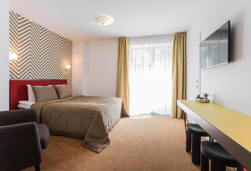 اتاق خانوادگی, Viešbutis Simpatija