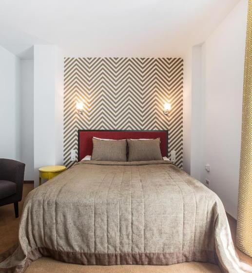 اتاق خانوادگی, Viešbutis Simpatija