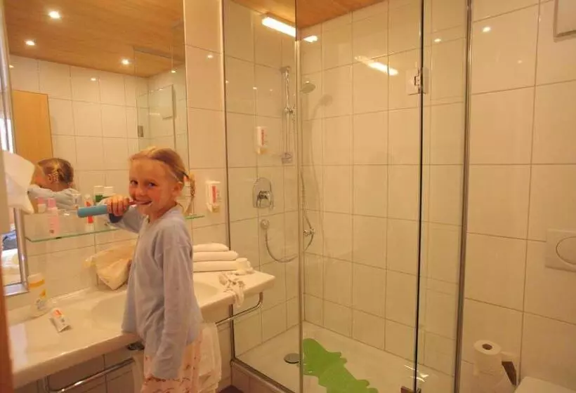 ベーシック４人部屋, Sonne Bezau   Familotel Bregenzerwald