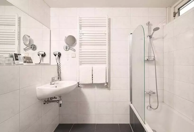 Standard Room, Van Der Valk Hotel Hardegarijp Leeuwarden