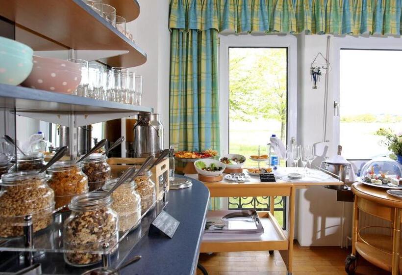 Comfort room with terrace, Am See