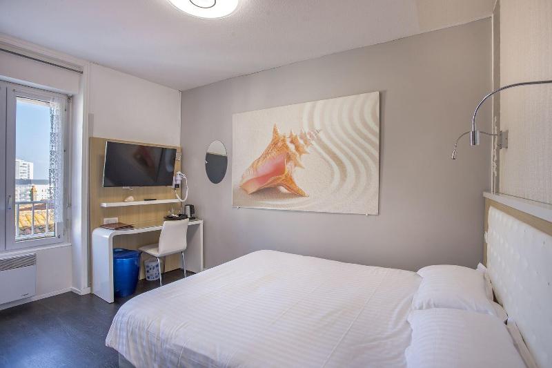 高级大房间, Logis   Hôtel Arc En Ciel Et Spa Les Sables D Olonne