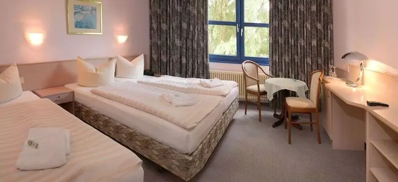 Standard Triple Room, Brandenburger Hof