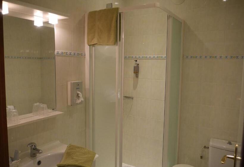 חדר משפחתי, Saintgeorges