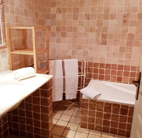 חדר סופריור עם טרסה, Restaurant Le Clos De Pradines