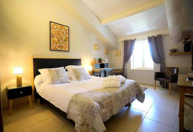 プールビュースタンダードルーム, Maison Chenet   Les Chambres Entre Vigne Et Garrigue   Teritoria