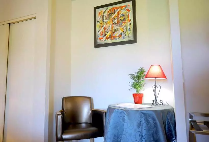 ガーデンビュースーペリアールーム, Maison Chenet   Les Chambres Entre Vigne Et Garrigue   Teritoria