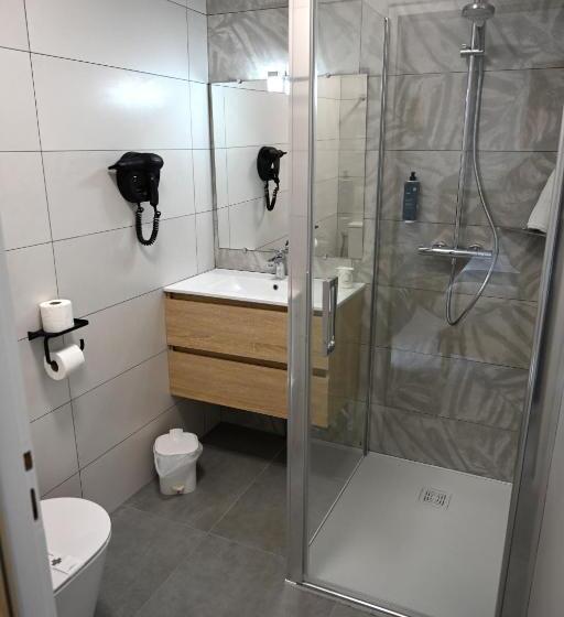 חדר משפחתי, Cit Hotel Les Eleis