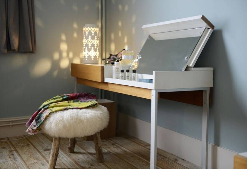 غرفة كلاسيكية ثلاثية, Les Pilotes