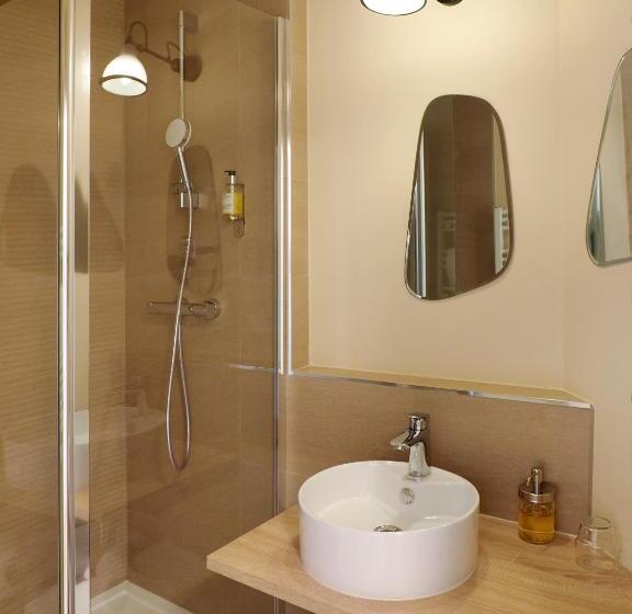 غرفة قياسية, Logis Hôtel Du Belvédère