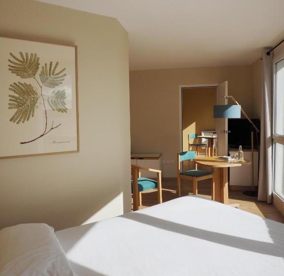 غرفة قياسية رباعية, Logis Hôtel Du Belvédère