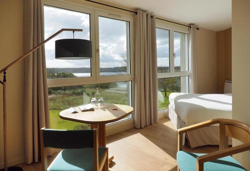 غرفة قياسية رباعية مطلة على البحر, Logis Hôtel Du Belvédère