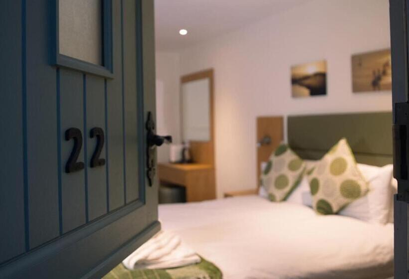 غرفة قياسية, New Inn