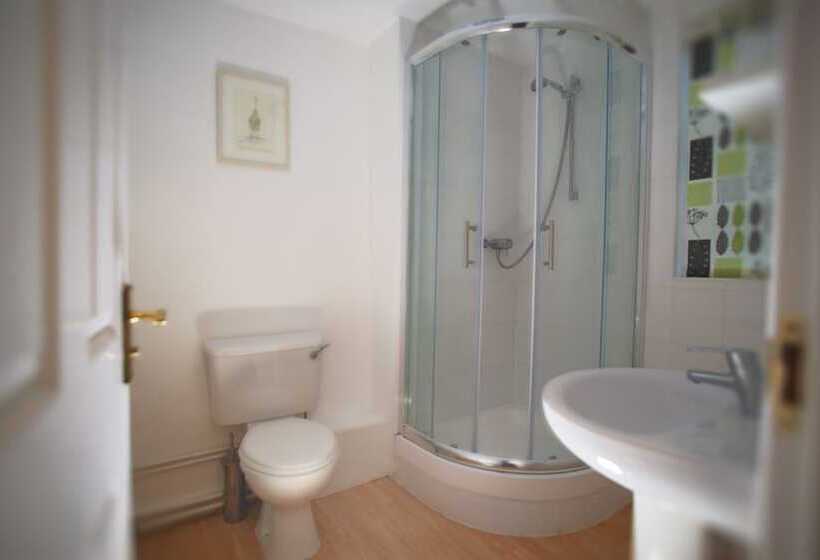 غرفة قياسية, New Inn