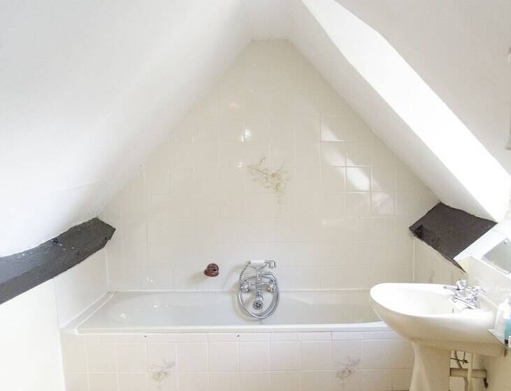 غرفة قياسية فردية, New Inn