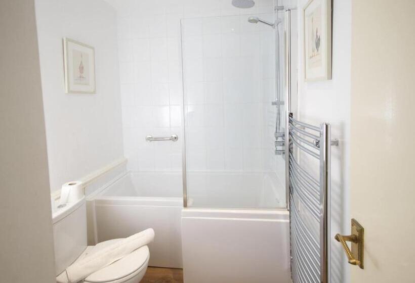 غرفة قياسية, New Inn