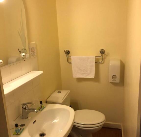 חדר מוזל מקלחת משותפת, Restaurant Saintbenoit