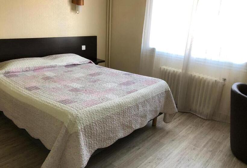 חדר מוזל מקלחת משותפת, Restaurant Saintbenoit