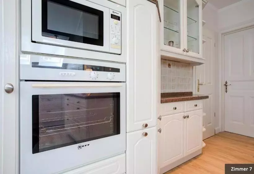 庭の見える１ベッドルームアパートメント, See Villa
