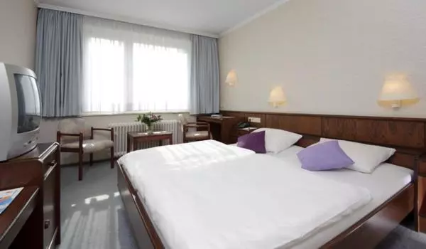 Standard Yhden Hengen Huone, Zur Windmuhle