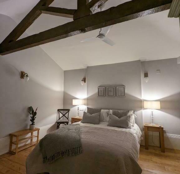 キングサイズベッドのスタンダードルーム, Banks Bed & Continental Breakfast