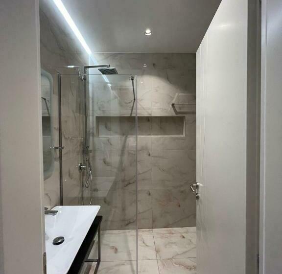 غرفة قياسية مزوَّدة بشُرفة, Leon Beach Front