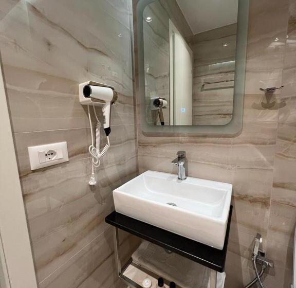 חדר סטנדרט לשלושה עם מרפסת, Leon   Beach Front